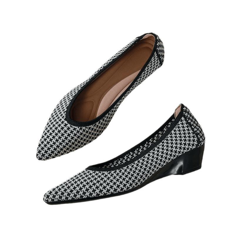 Weiche Sohle neue gestrickte gewebte spitze Keilabsatz fliegende gestrickte Einzelschuhe atmungsaktive Damenschuhe flache Sohle