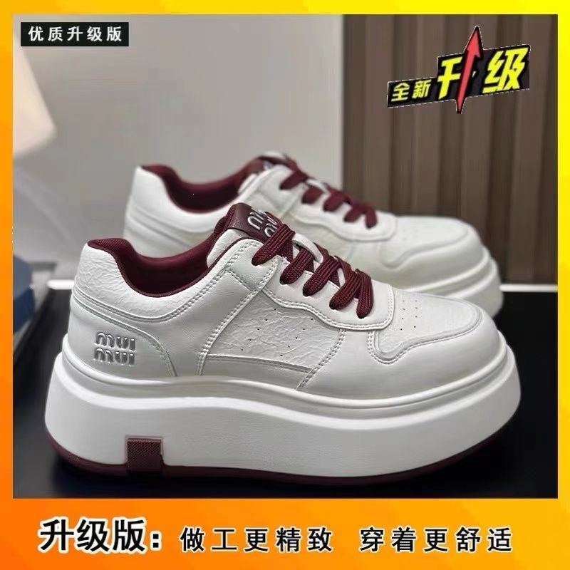 

Ankola red muffin sole little white shoes women s 2025 autumn leather surface thick sole heightening soft sole casual sports board shoes 40