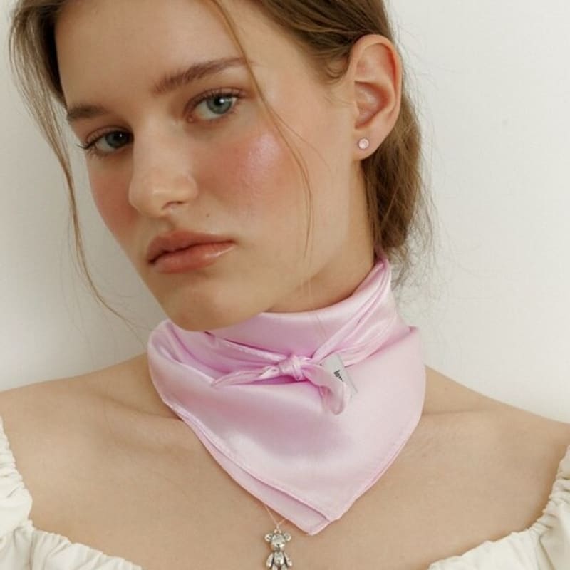 

LOVE ME MONSTER Plain Silk Scarf_Strawberry Kiss Strawberry Kiss