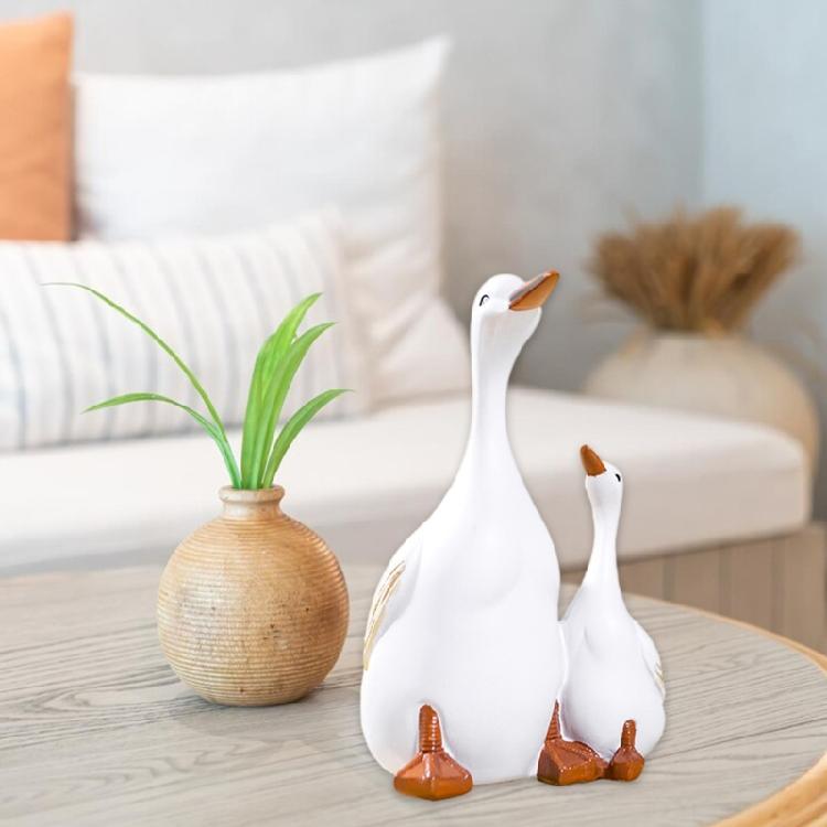 Artistic Duck and Duckling Sculpture for Yard Decoration Quality Resins for Patioes and Entrances