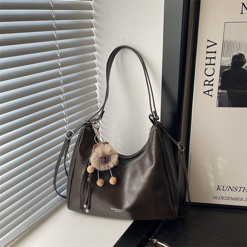 Commuter retro new fashion tote bag women's versatile casual personality Korean version large-capacity messenger bag