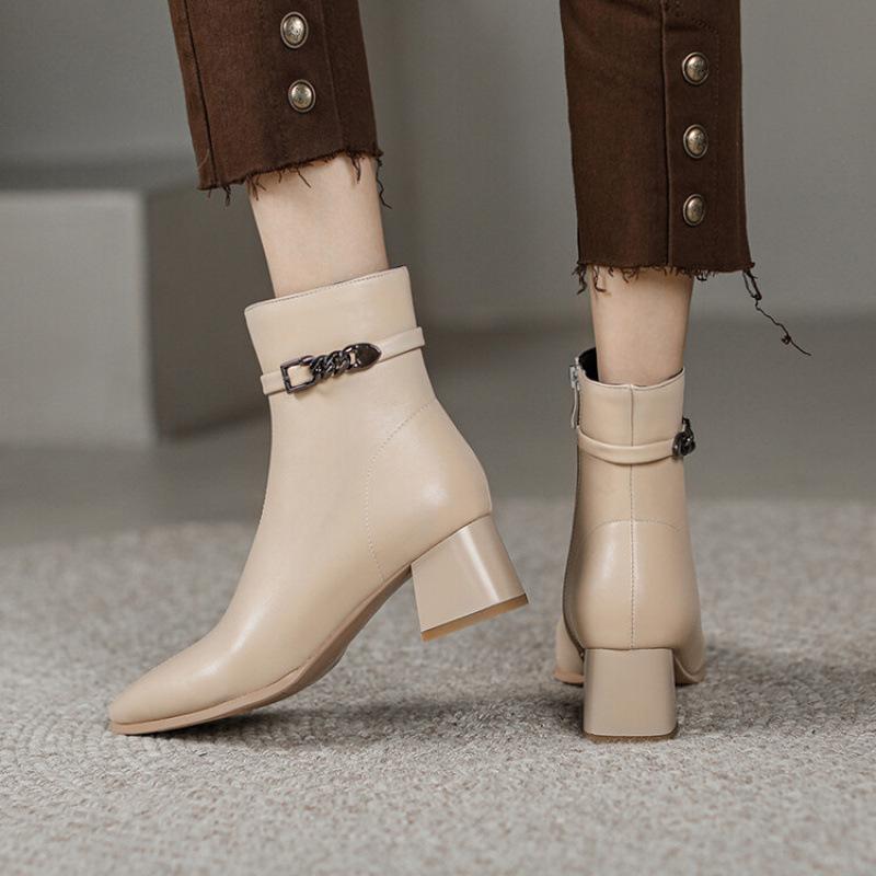 Herbst und Winter Koreanische Version von Niedrigschaft Damenstiefel Gummisohle Große Größe Lederstiefel Neue Runde Spitze Mittlerer Absatz Seitenreißverschluss Martin Stiefel