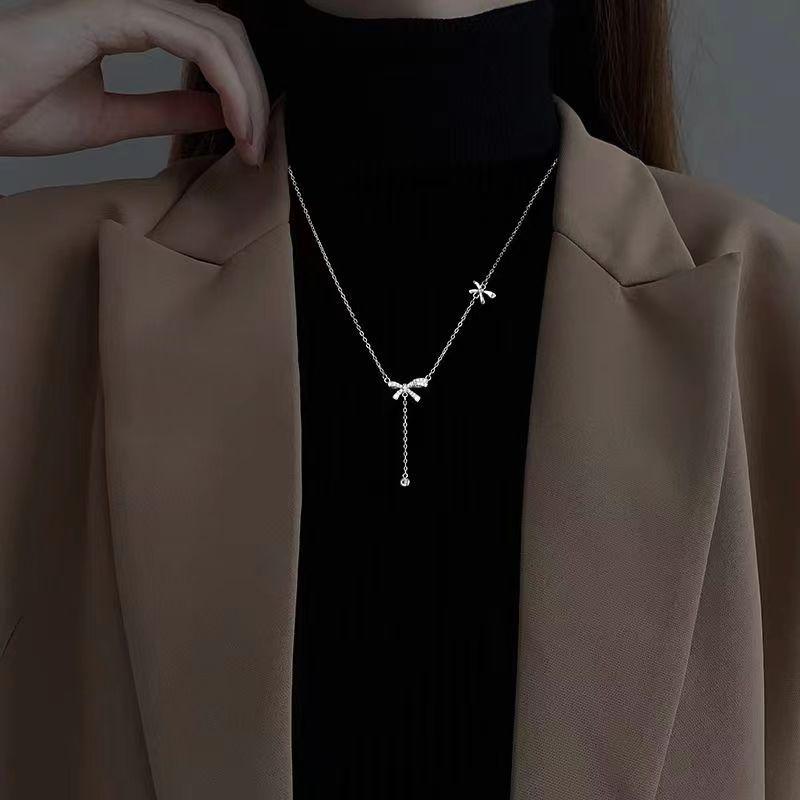Elegante Quasten-Schleifen-Anhänger-Halskette - Leichtes Luxusdesign für Frauen