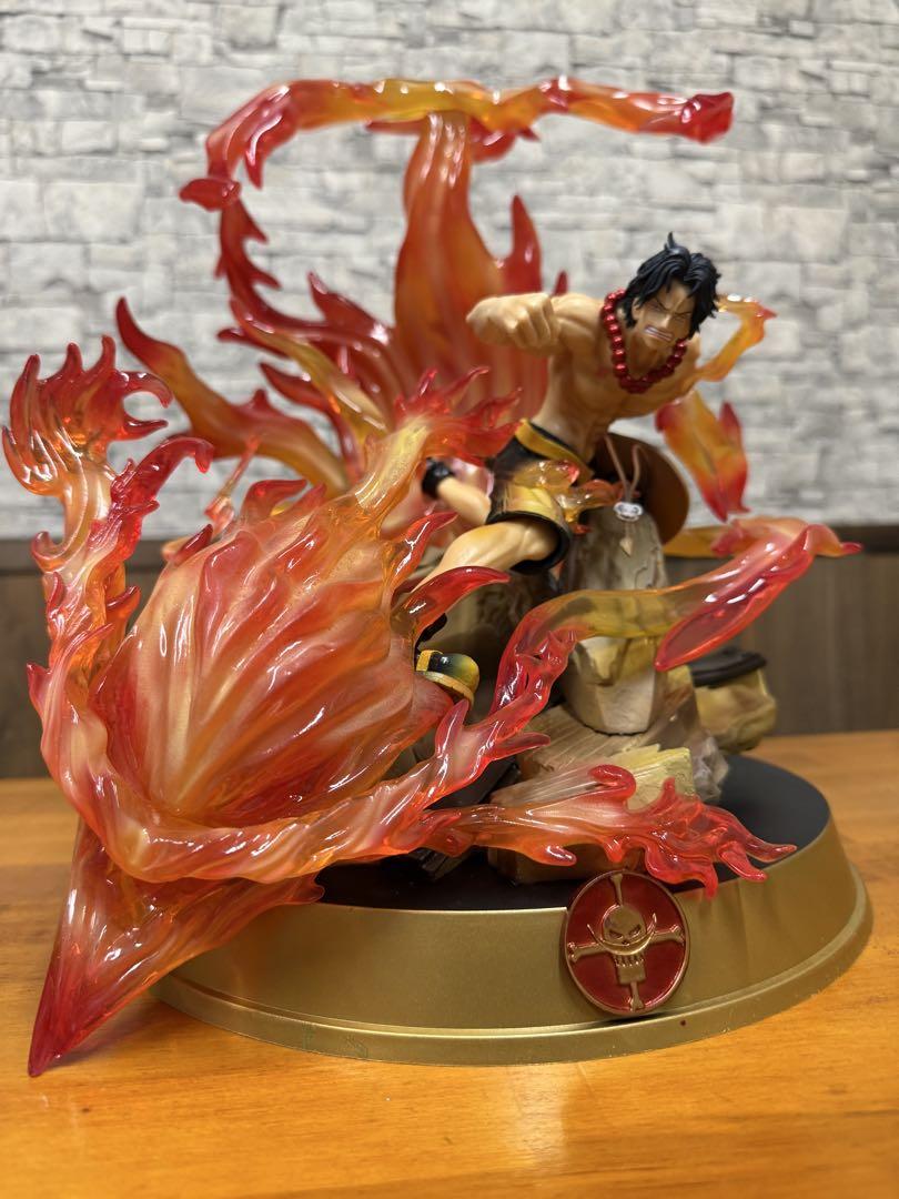 

[USED] One Piece figure with flame effect