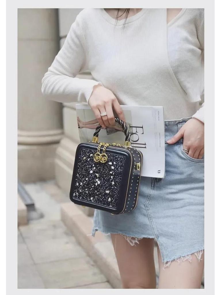 Yuhua Stone Retro Tofu Diamond Crossbody Bag - Small, Stylish, High-end Commuter.