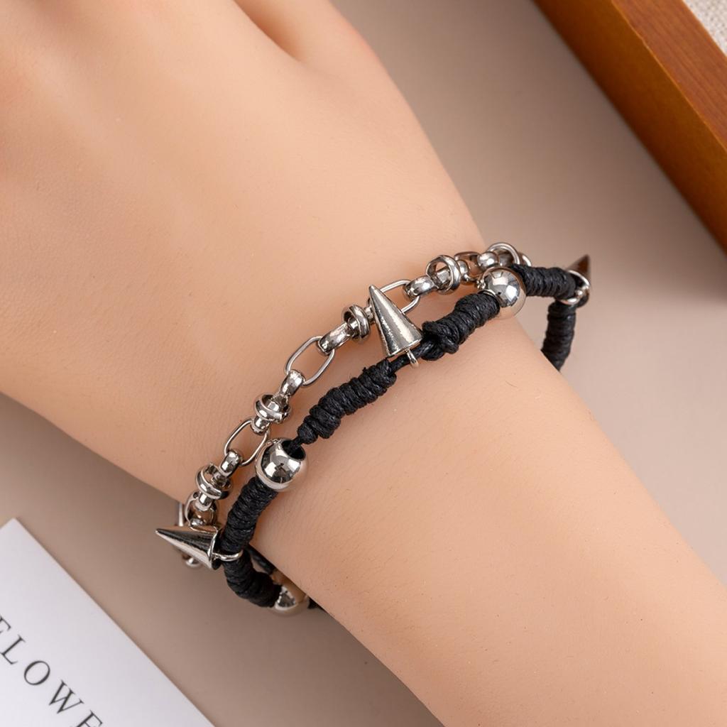 The new self-developed temperament rivet hand-woven bracelet has a simple and fine design.
