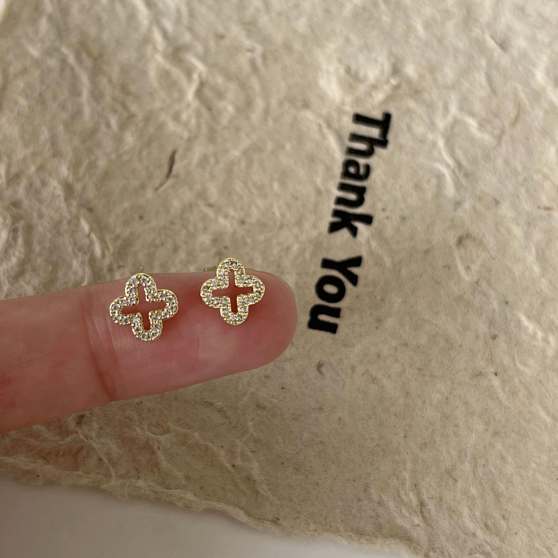 

Серьги-пусеты в виде четырехлистного клевера, удобные для сна, для женщин - Простые, маленькие, удобные украшения для ушей