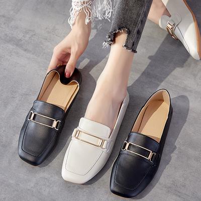 Chaussures plates à talons bas pour femmes Printemps Nouveau Boucle en métal Dame Grand-mère Chaussures à enfiler Chaussures plates paresseuses Grande taille