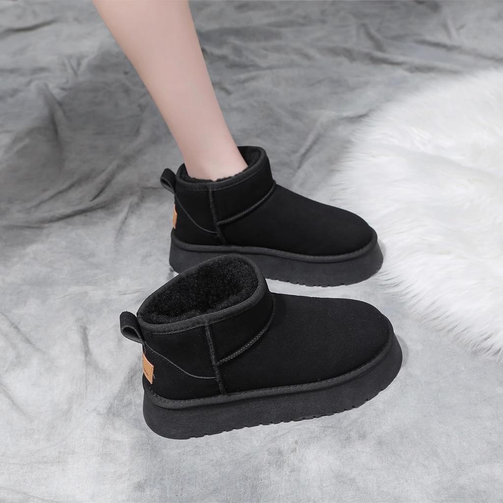 Snow boots women's 2025 new boots, thickened soles to increase height, snow cotton shoes, winter warm and velvet waterproof bread shoes