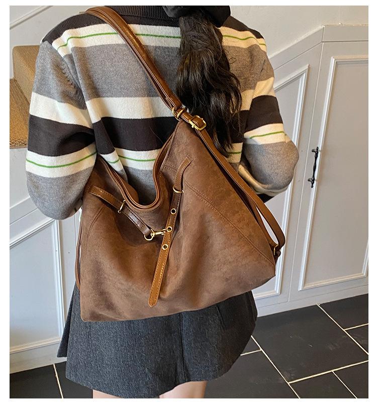 Summer travel backpack women 2025 new trendy fashion high sense shoulder bag large capacity commuter multi-purpose backpack