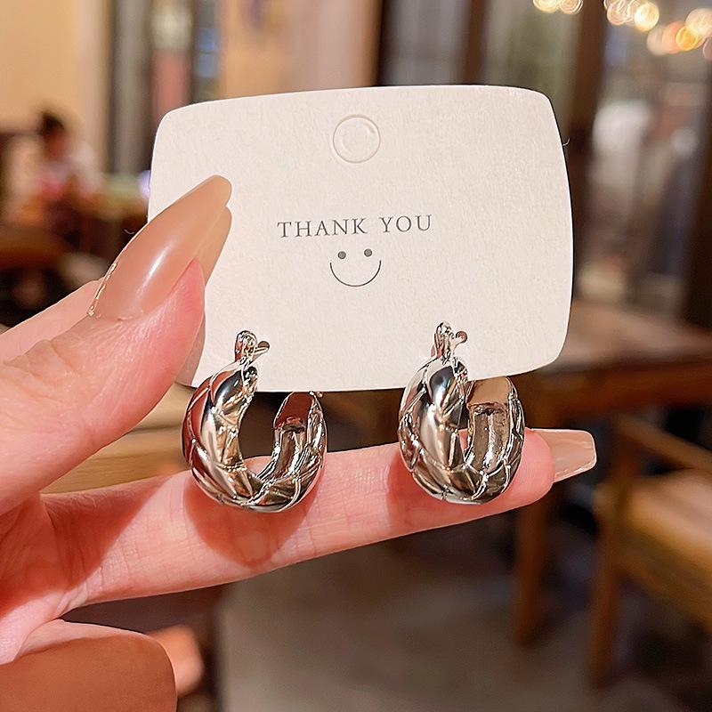 South Korean Elegant Zircon Hoop Earrings - Trendy, Versatile Plain Hoops with Love Design