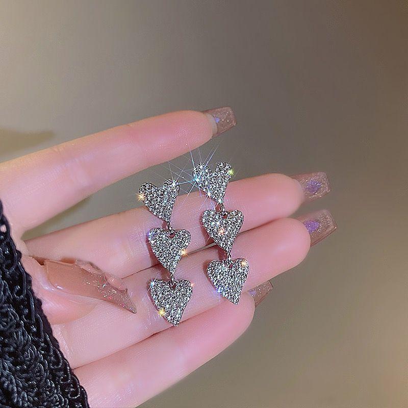 

Luxury Noble Temperament Silver Color Love Heart Dangle Earrings For Women Fashion Zircon Drop Earring Jewelry Gift Wholesale срібний