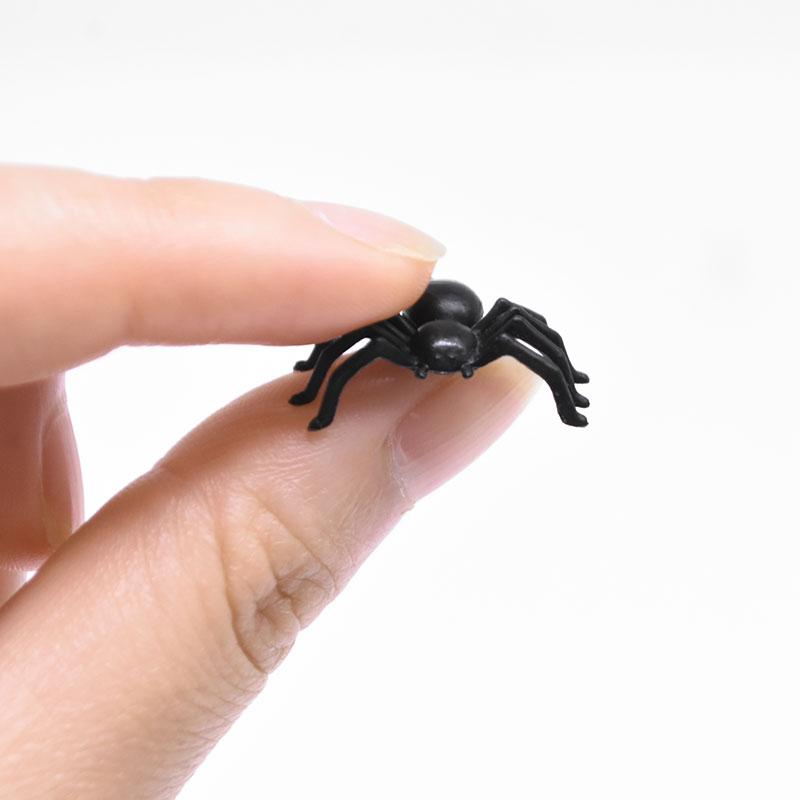 50/100pcs Halloween Black Spiders Small Luminous Plastic Spider Halloween Party Home Decoration Tricky Prank Toy Haunted House
