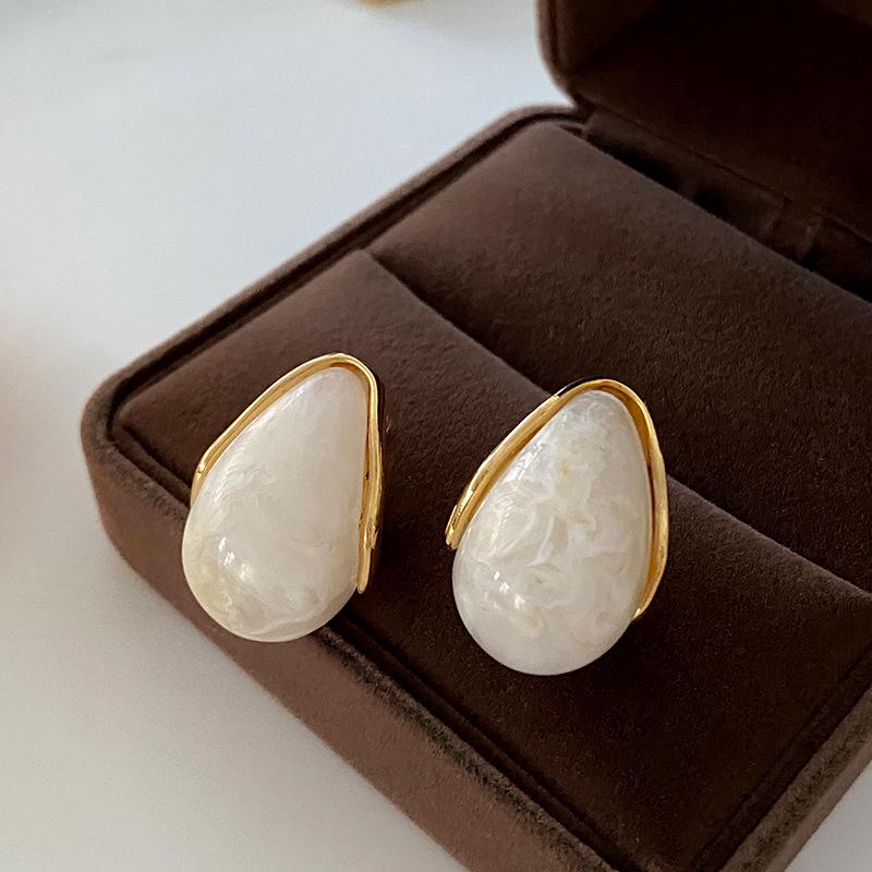 Maillard Water Drop Earrings: 2024 Autumn/Winter Retro High-End Fashion