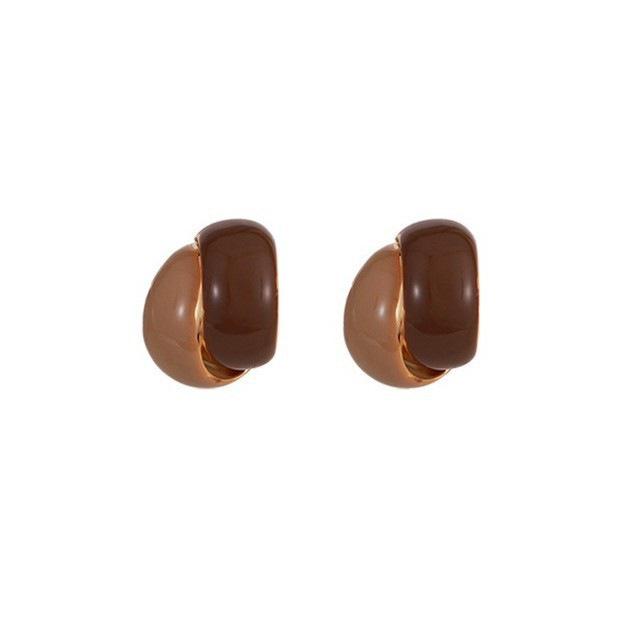 Minimalist Resin Pearl Stud Earrings Lightweight Small Hoop Design Hypoallergenic Metal Post for Daily Wear and Special Occasions Women Jewelry