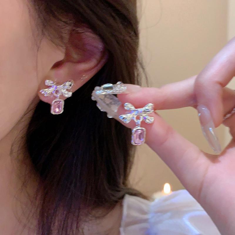 

New trendy Japanese and Korean metal square diamond bow stud earrings women s niche design cold wind fashion light luxury earrings
