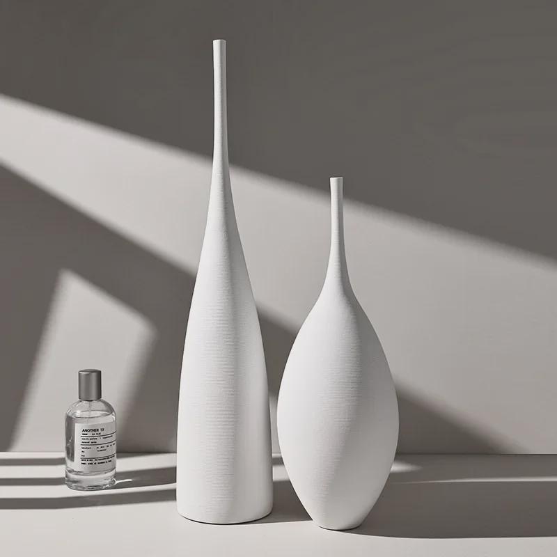 Bei Hanmei Long-Neck Ceramic Vase - Hand-Brushed Decor for Home Furnishing