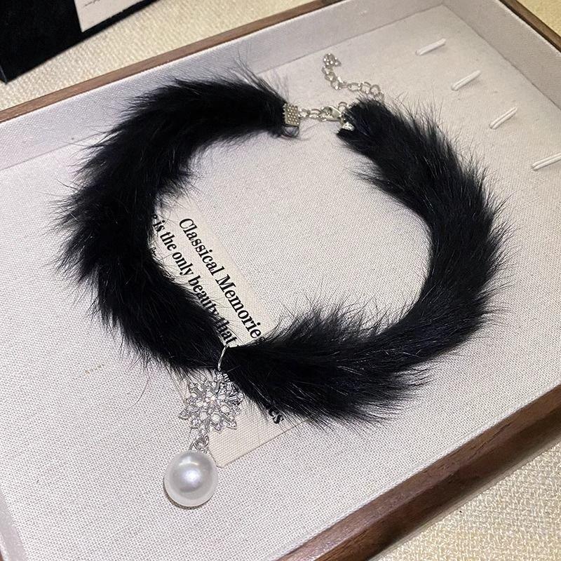 

Plush Choker Neck Ring Pearl Necklace Women s Sexy Black White Furry Clavicle Chain Lolita Sweet Adjustable Neck Chains Jewelry чорний