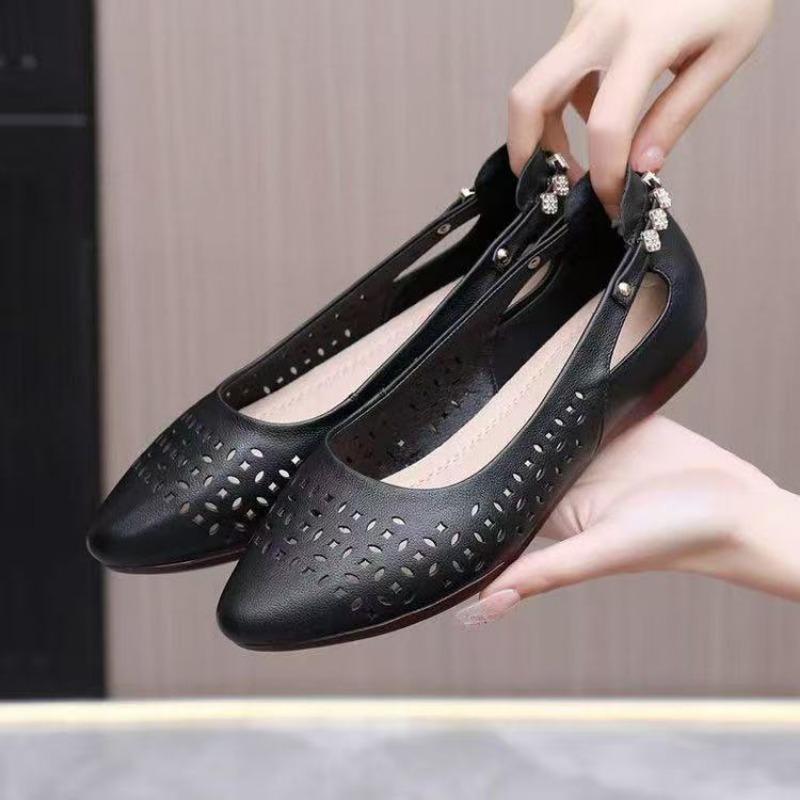 

Pointed hole hole leather middle heel women s sandals spring and summer new versatile small size soft leather thick heel hollow leather shoes 35 чёрный