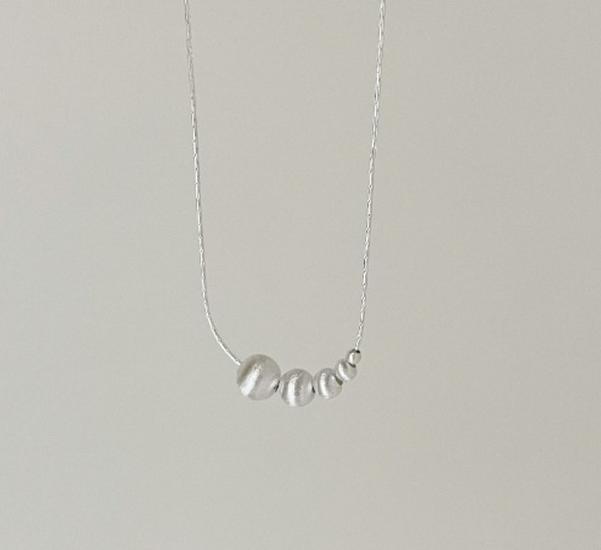 Su Chuang S925 Sterling Silver Cat s Eye Bead Necklace: Brushed Ball Light Luxury Clavicle Chain for Women 925 Sterling Silver