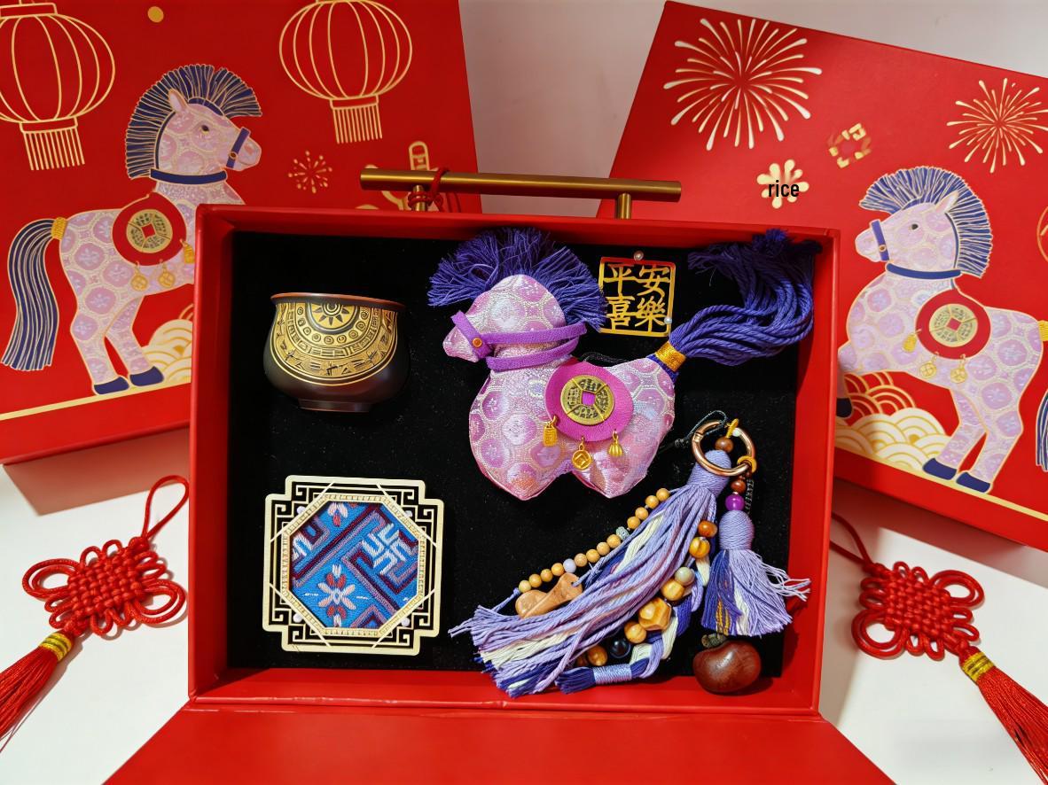 

2026 Year of the Horse Gift Set: Tang Horse-Themed National Trend Box with Zhuang Brocade Coaster & Nixing Pottery