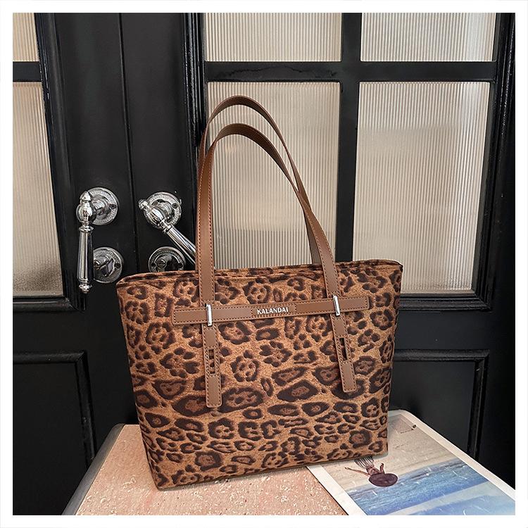 

Leopard print bag women s large-capacity new autumn and winter matte retro shoulder bag versatile student