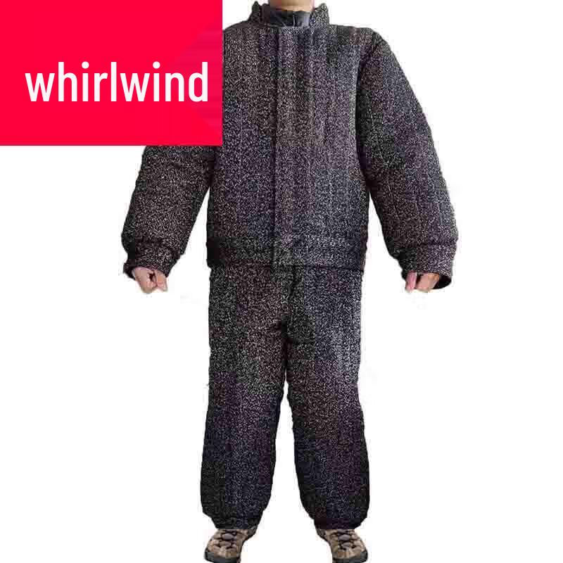 

Професійний костюм для захисту від укусів при дресируванні собак