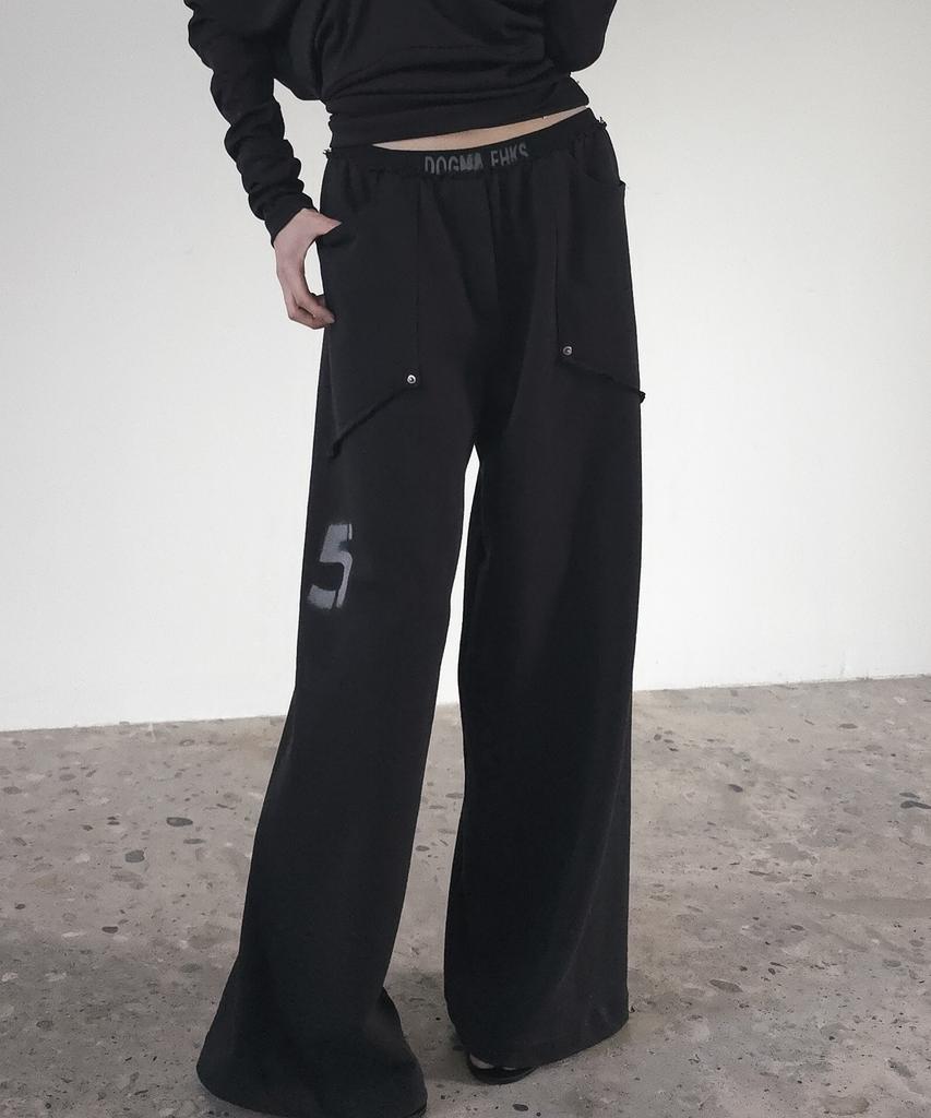 Dogeumaegseu Raw Edge Wide Sweat Pants Black