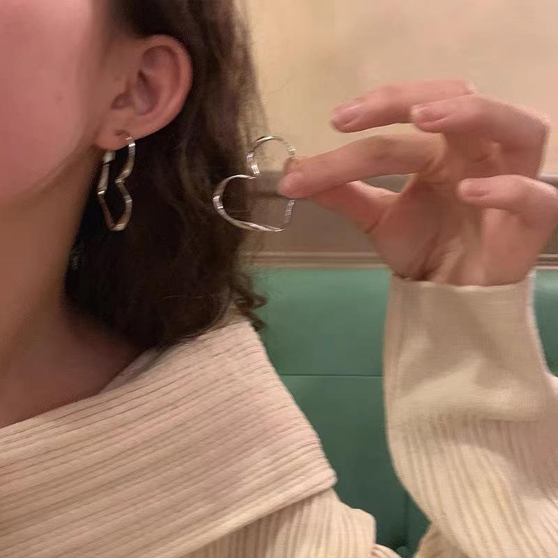 Vintage Exaggerated Hollow Silver Color Love Heart Hoop Earrings for Women Girls Aesthetic Jewelry Fashion Gifts