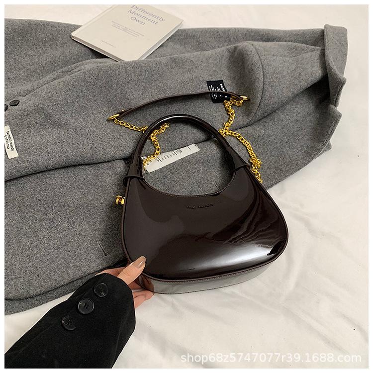 2025 Autumn and Winter New Fashion Glossy Commuter Bag Casual Versatile Patent Leather Crescent Bag Single Shoulder Armpit Bag Women's Bag