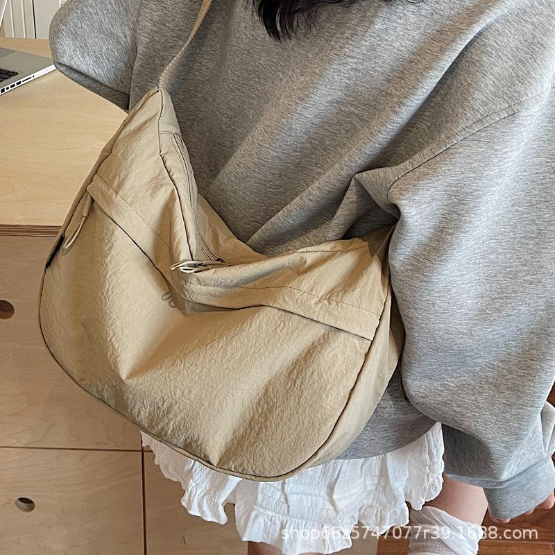 2025 Spring New Single Shoulder Large Capacity Armpit Bag Lazy Wind Crescent Bag Casual Commuter Bag Solid Color Versatile Bag
