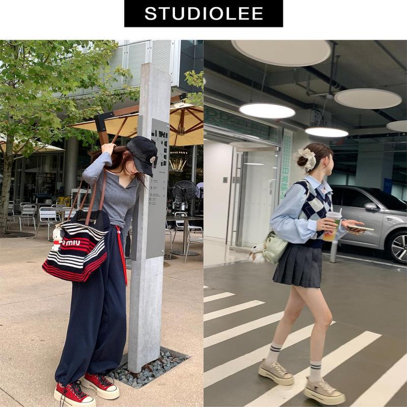 Fast hair! Casual board shoes female star college wind round head thick sole leather lace-up low top