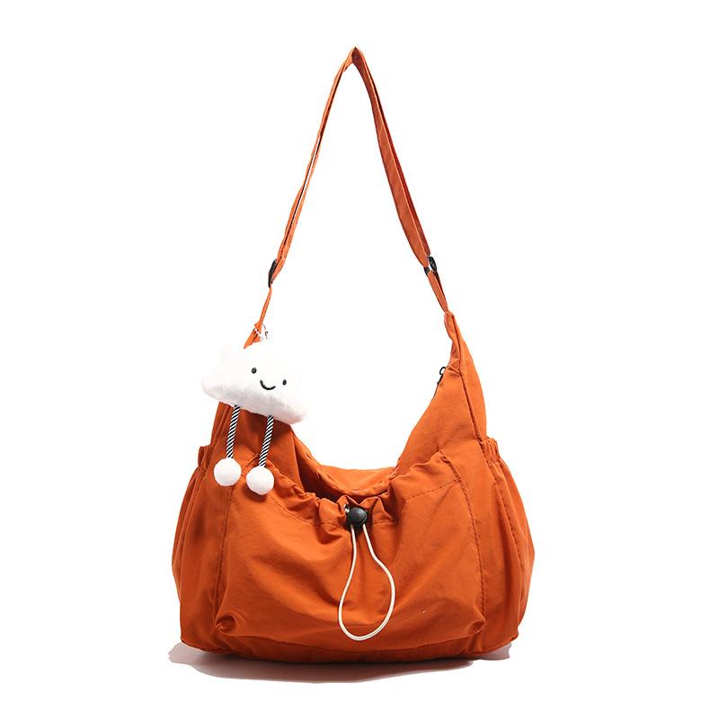 

The new lightweight solid color nylon cloth women s bag cross-border fashion retro casual bag large capacity shoulder messenger bag . оранжевый