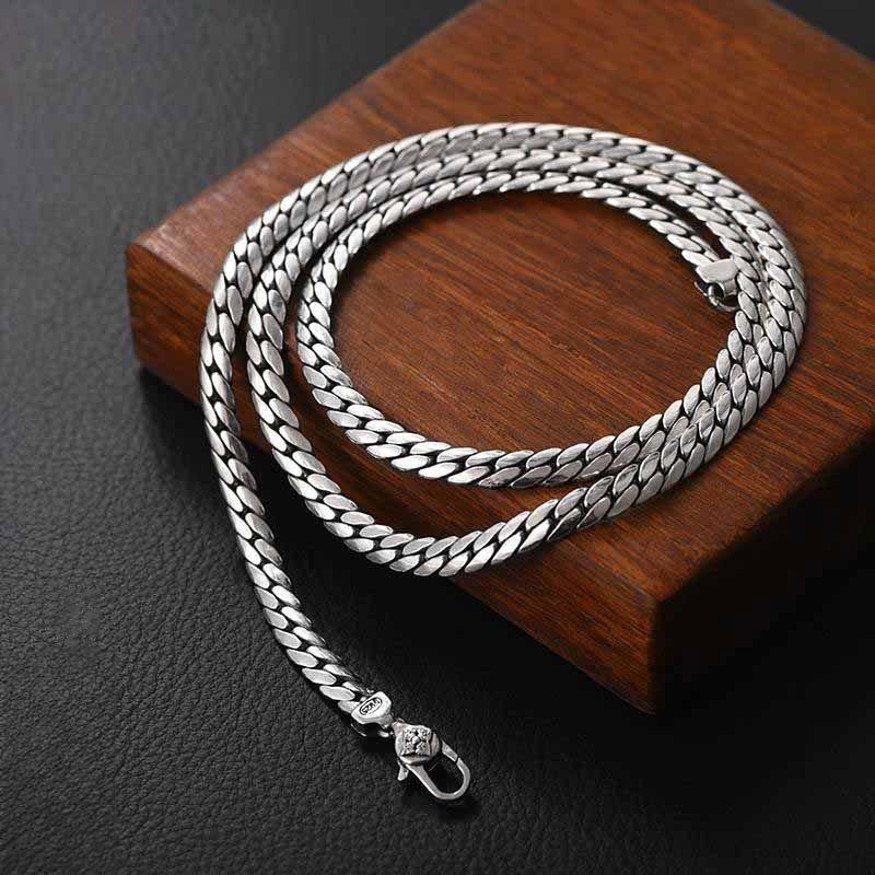 

Высококлассная цепочка «Змеиная кость» Мужское модное универсальное ожерелье Модная мужская ретро-высококлассная нишевая простая цепочка 60cm