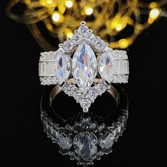 Bague de Bijoux Carrée Large Élégante Européenne et Américaine en Zircon