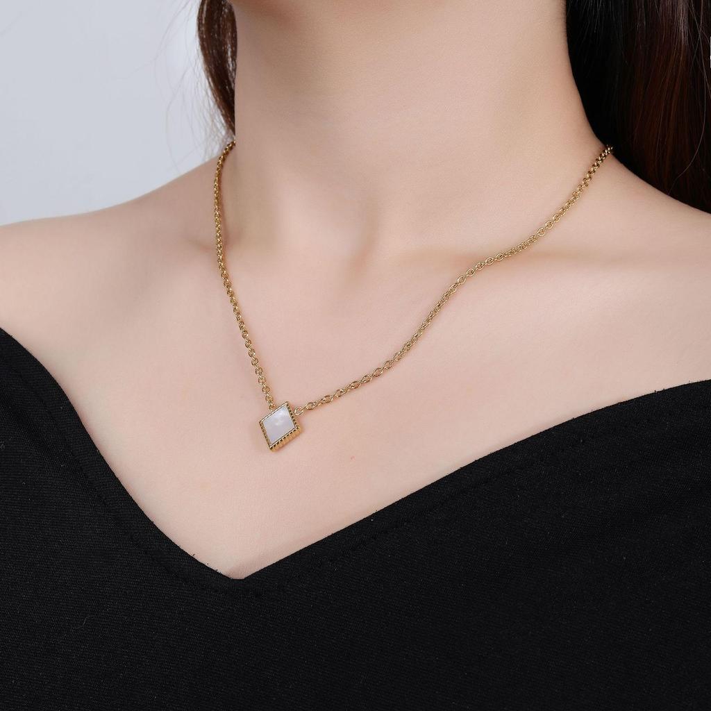 Minimalist Geometric White Shell Pendant Clavicle Chain Bracelet In High-Quality Titanium Steel