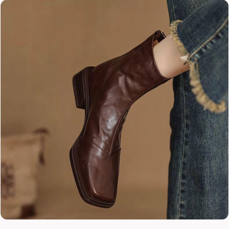 Wyszczuplające botki ze skóry jagnięcej 2025: Damskie Buty Martin na Średnim Obcasie Vintage, Czarny Kwadratowy Nosek, Kolekcja Jesień/Zima.