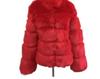 Cappotto da donna slim-fit di media lunghezza con cappuccio in ecopelliccia Autunno/Inverno 2025