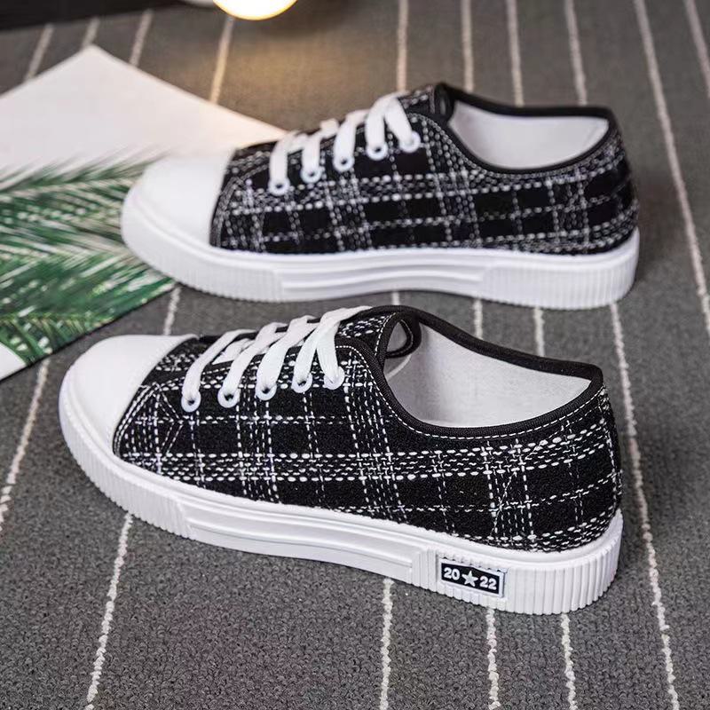 

Стильные и удобные парусиновые спортивные туфли для женщин с мягкой подошвой.. Идеально подходит для повседневных и ленивых дней, идеален для студенток. 37 чёрный