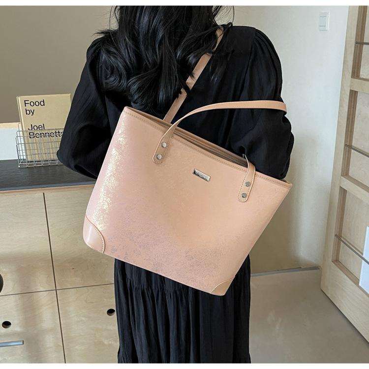 Large-capacity tote bag women's new fashionable and simple armpit bag commuting to work single shoulder hand bag