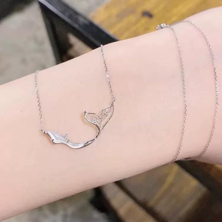 Nickel Silver Plated Gold Fishtail Necklace with Mother-of-Pearl: Elegant Mermaid-Inspired Clavicle Chain for Women