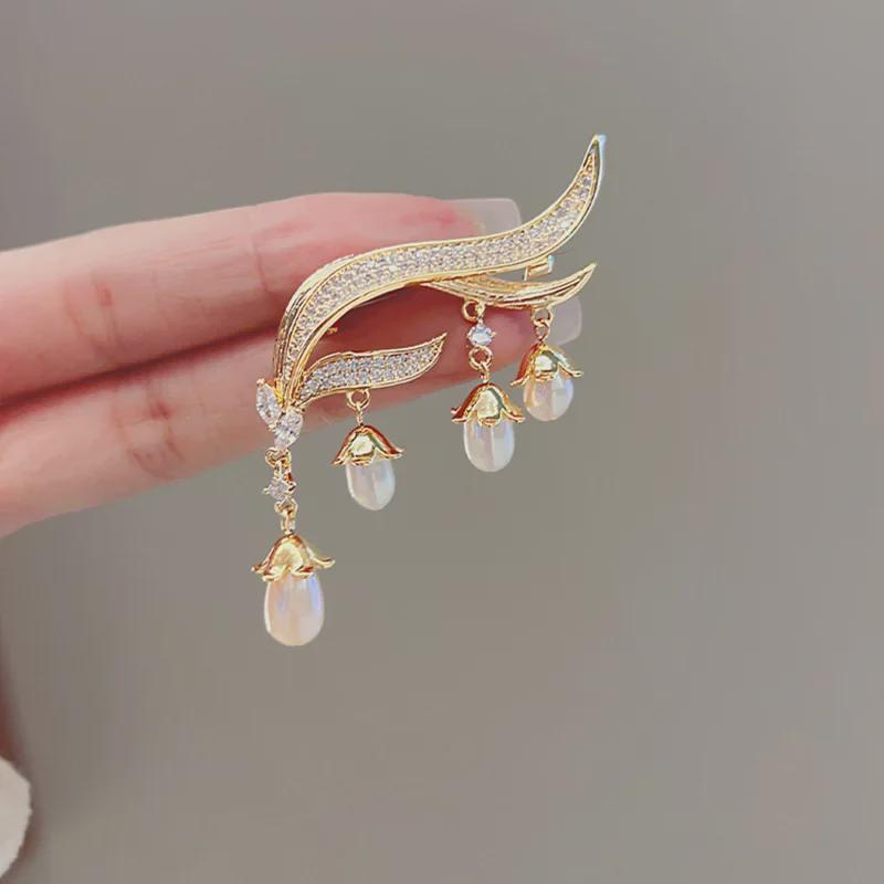 "Lily of the Valley Pearl Tassel Brooch: Elegant Women's High-End Pin with Unique Design"
