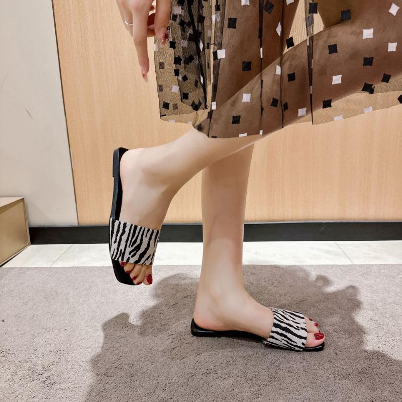 Flat Bottom Slippers Female Summer New Checkerboard Checkerboard Beach One Word Cool Slippers Female