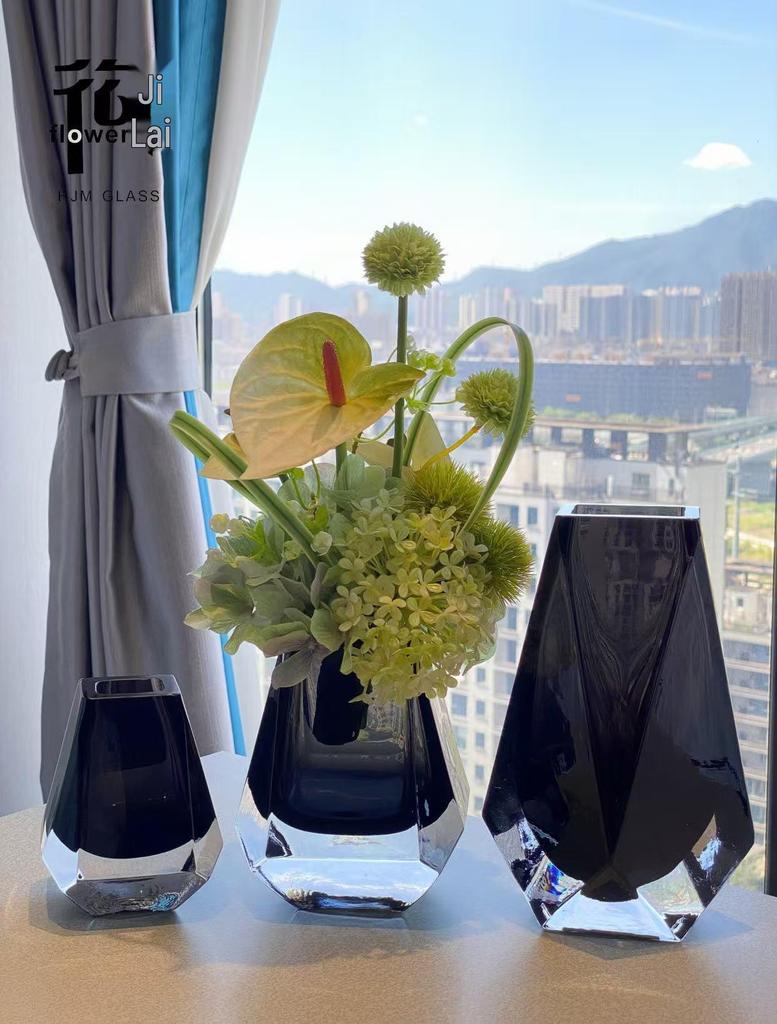 Nordic Light Luxury Crystal Vase: Elegant Ornament for Villa, Hotel, or Living Room Floral Arrangements.