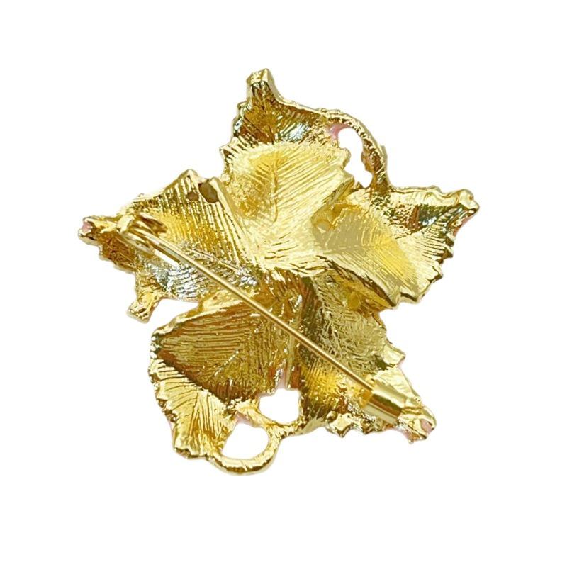 Flower-shaped Pearl Brooch for Women - Elegant, Luxurious, High-end, Waist-revealing Pin with A Pressed Closure