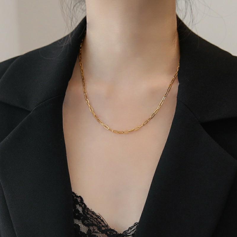 Colar Wenjian Cruz Oca Minimalista Francês em Aço Titânio – Design de Empilhamento de Luxo Unissex