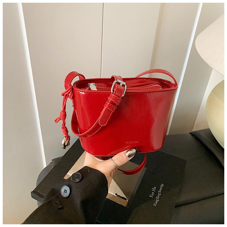 Fashion Bucket Bag Women's 2025 Korean Version Spring and Summer New Simple Casual Shoulder Bag High-end Texture Trendy Oblique Span Women's Bag