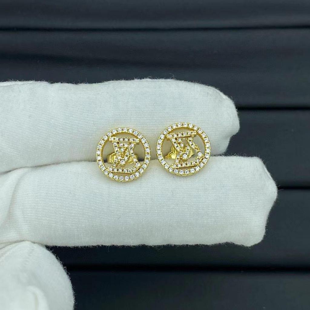 Elegant Mother-of-Pearl Four-Flower Earrings - Classic High-Quality Fashion.