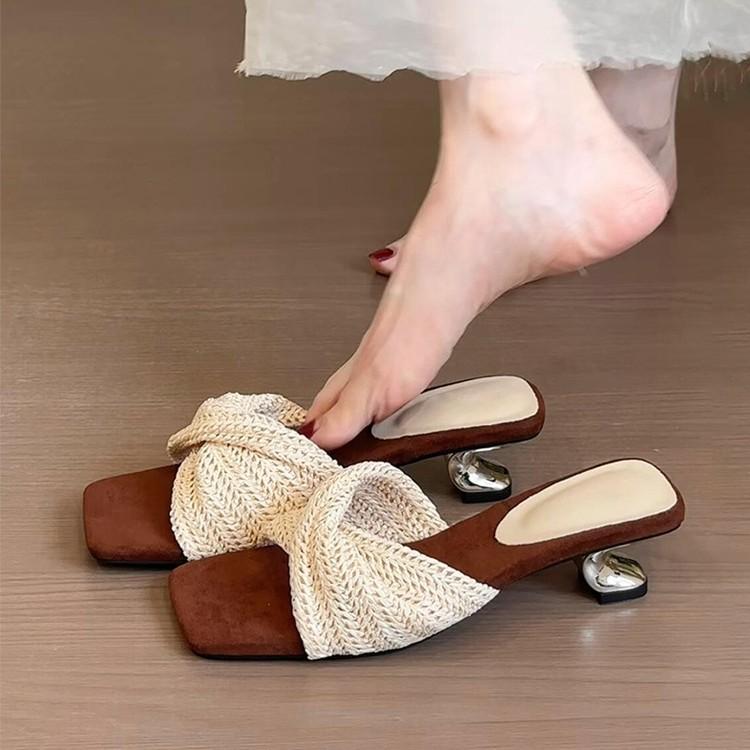French casual style 2025 summer new French retro style square head woven one word with versatile open-toed slippers