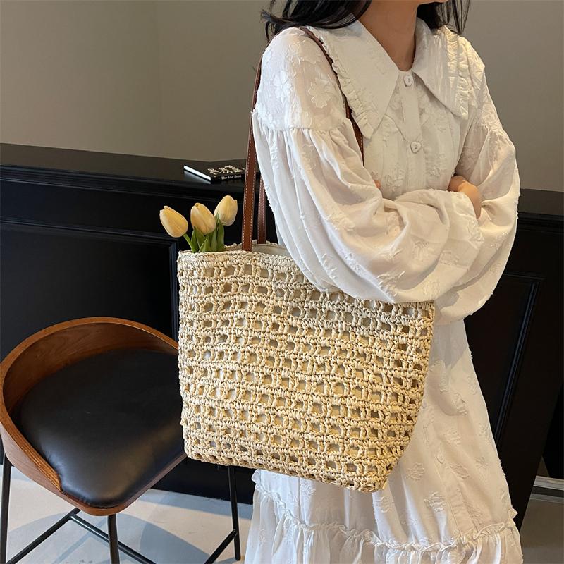 Handwoven Women's Shoulder Bag New Style Summer Large Capacity Beach Vacation Straw Tote Bag Casual Bucket Handbags